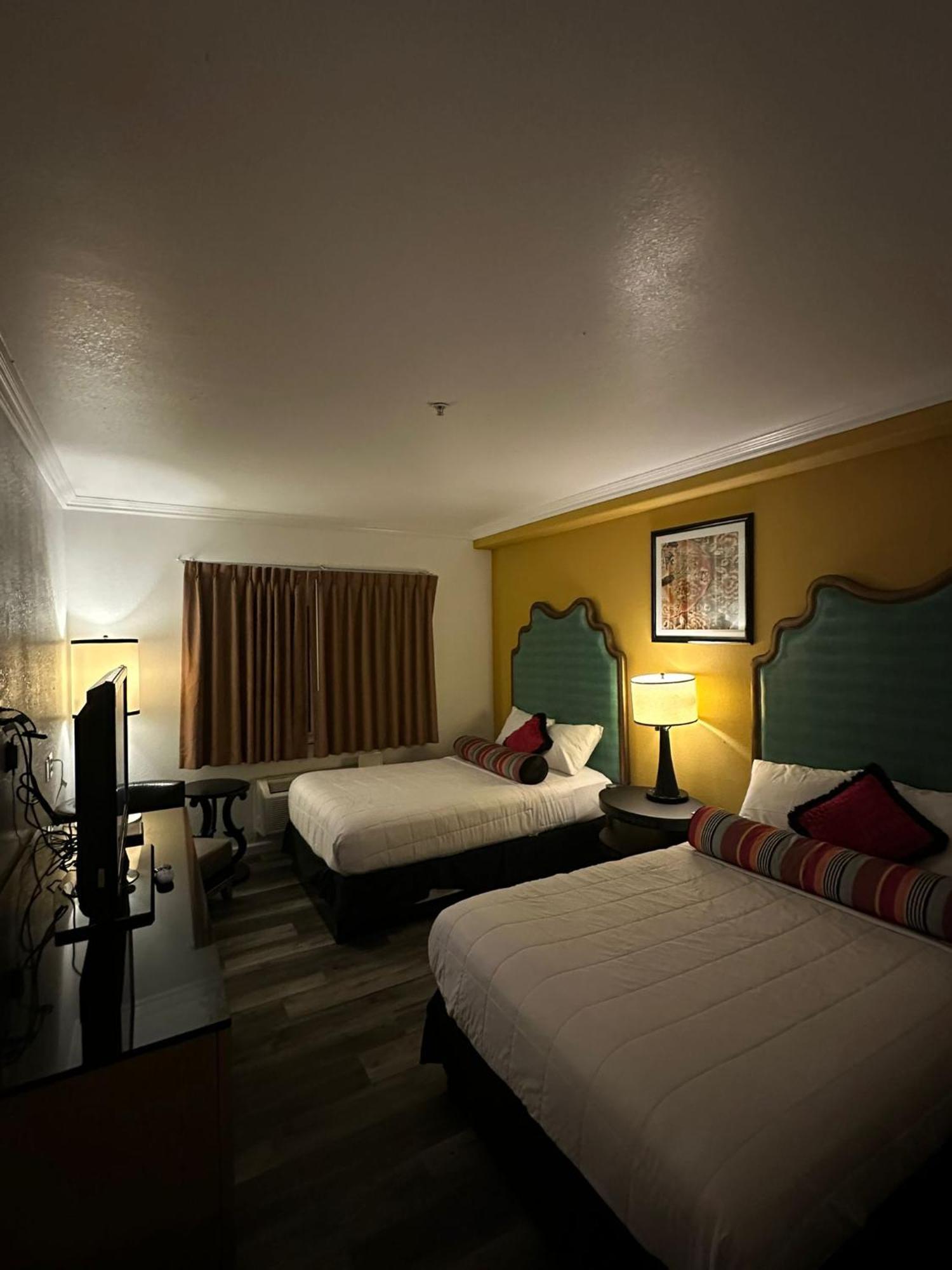 Howard Johnson By Wyndham Bakersfield Dış mekan fotoğraf