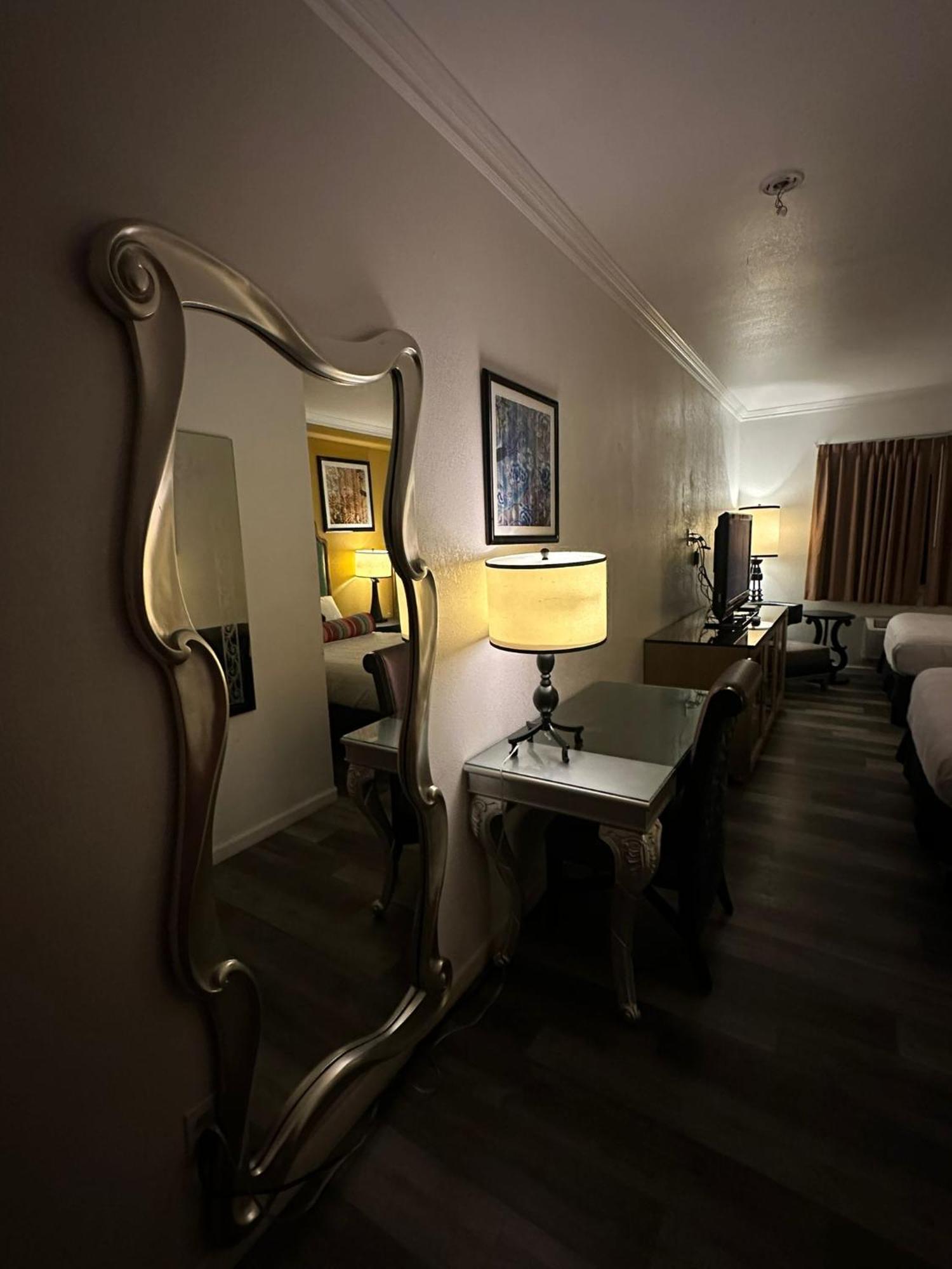 Howard Johnson By Wyndham Bakersfield Dış mekan fotoğraf