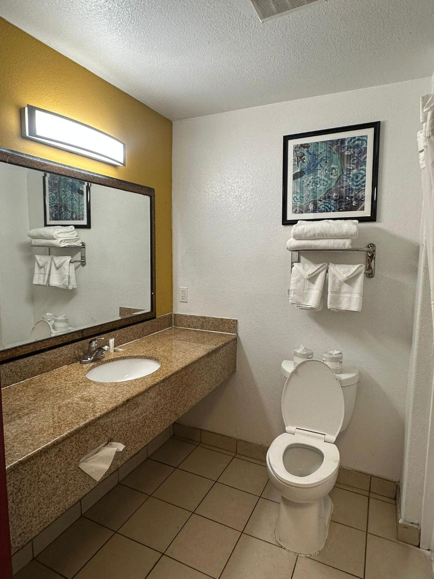 Howard Johnson By Wyndham Bakersfield Dış mekan fotoğraf