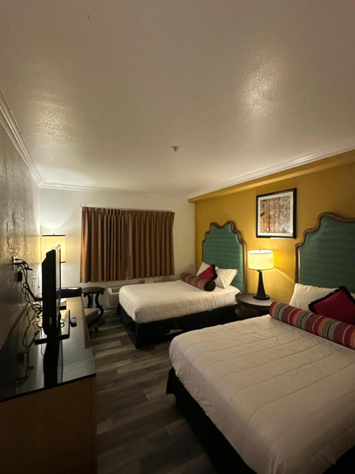 Howard Johnson By Wyndham Bakersfield Dış mekan fotoğraf